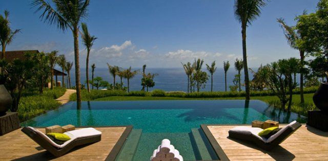 Villa Khayangan Estate, Pool mit Blick auf den Ozean
