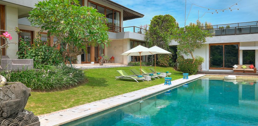 Вилла Aiko, Бассейн и сад