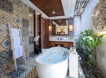 Villa Jawara, Master Bathroom